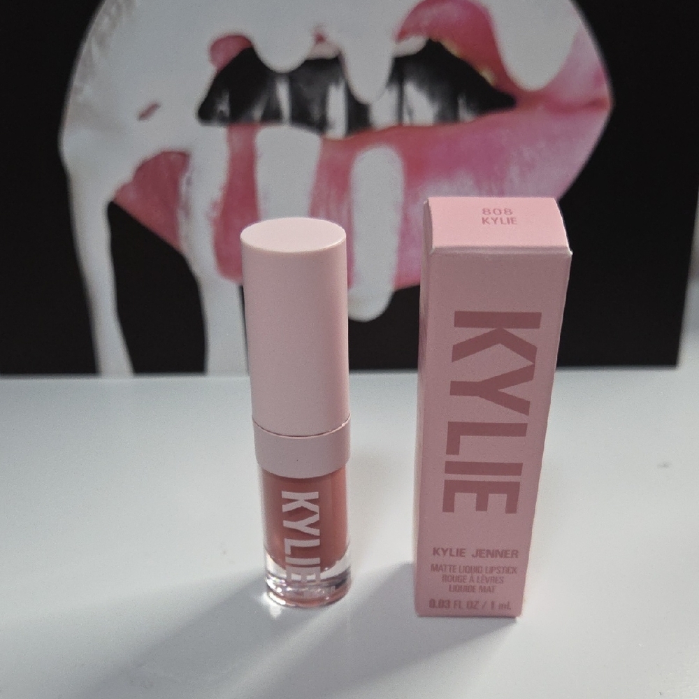 Kylie Cosmetics Matte Liquid Lipstick - Soft Pink